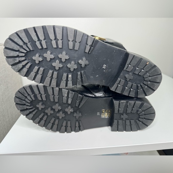 Marc by Marc Jacobs Black Leather Knee-High Boots with Gold Buckles - Elegance - Picture 9 of 10